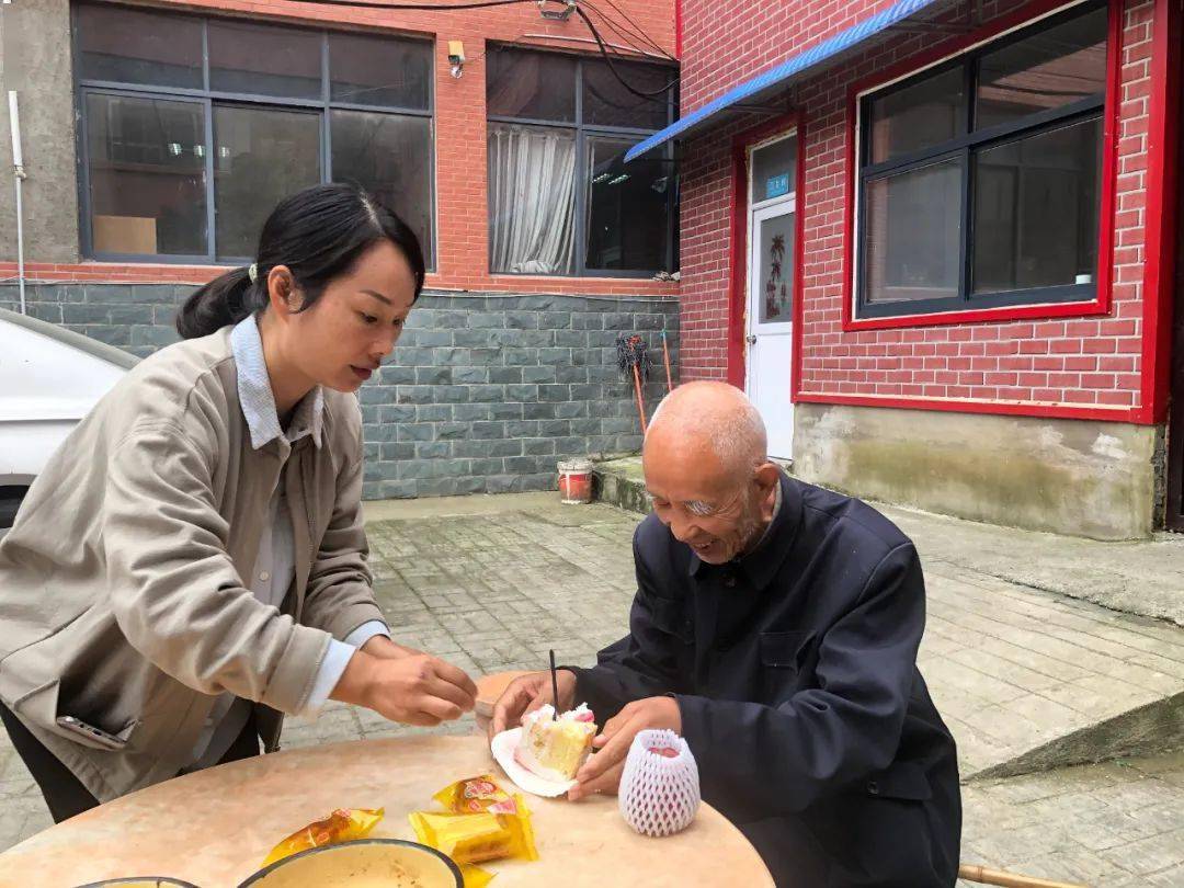 村居律师入村深化法治建设，助力乡村振兴活动开展